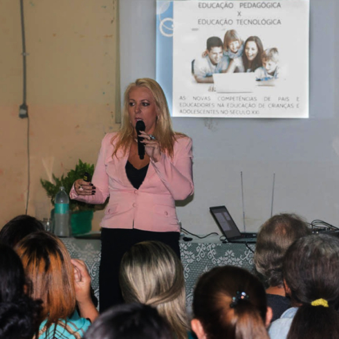 gracielle-torres-palestrante-escola